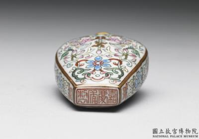 图片[3]-Porcelain snuff bottle with flower and bird decoration in famille rose, Qing dynasty, Jiaqing reign (1796-1820)-China Archive